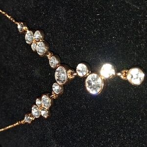 Elegant Gold Tone Necklace With Rhinestone Accents